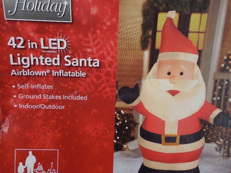 lot 76 image: 42 Led Lighted Santa Inflatable