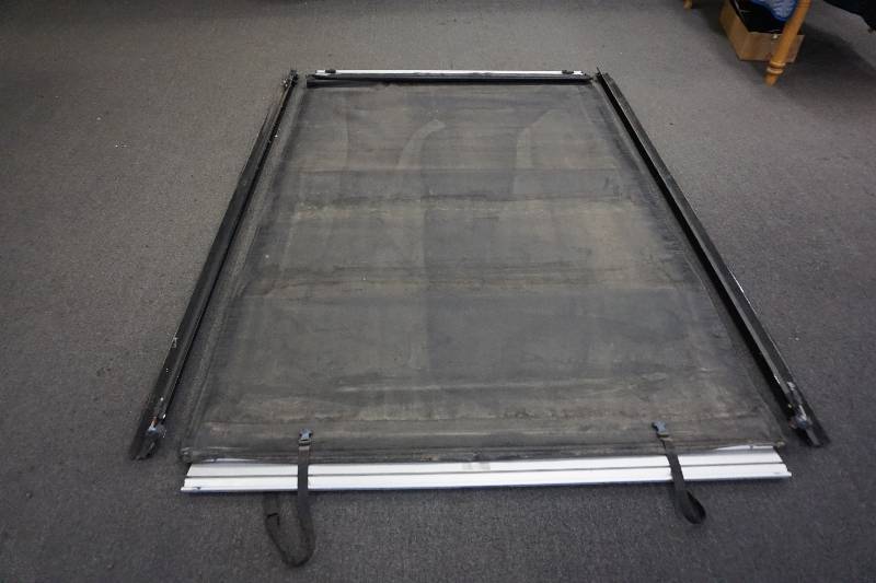 lot 8 image: Full Size Truck Bed Tonneau Cover