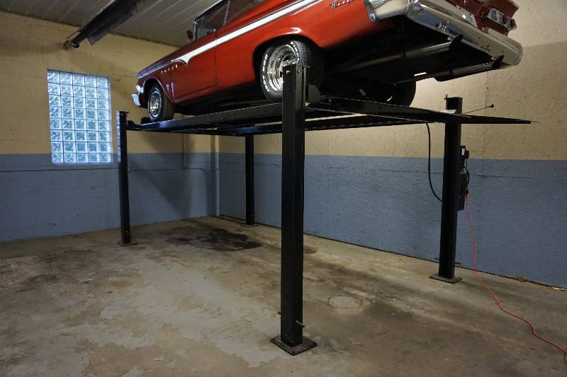lot 1 image: SPX Fenner Stone Model AB1396 4 Post Electric Over Hydraulic Car LiftHoist