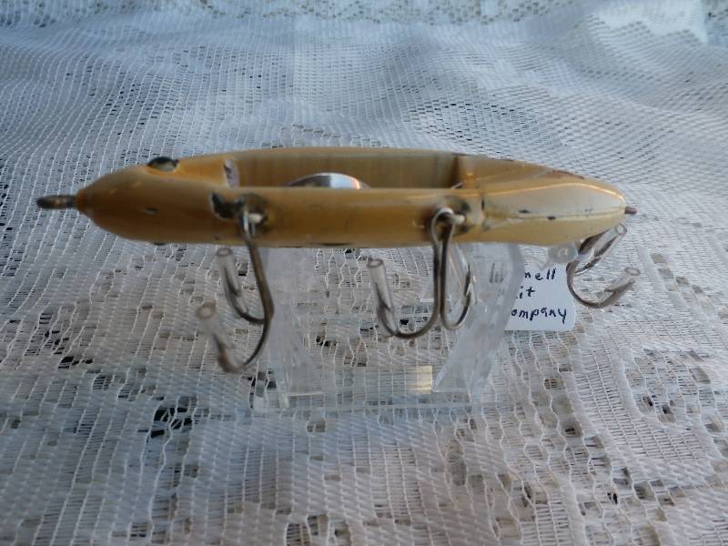 lot 16 image: Chippewa Bait .