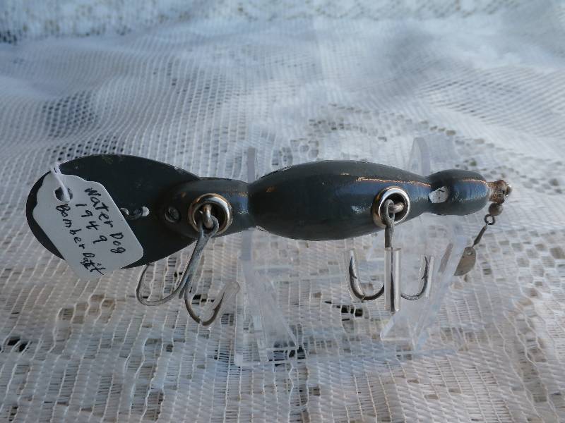 lot 17 image: Bomber Bait Water dog