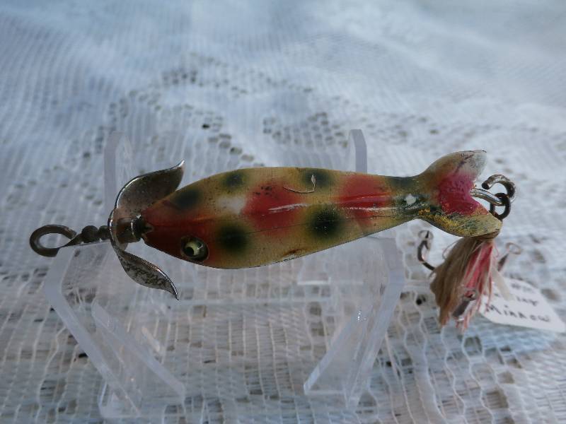 lot 27 image: HEDDON LIGHT CASTING MINNOW.