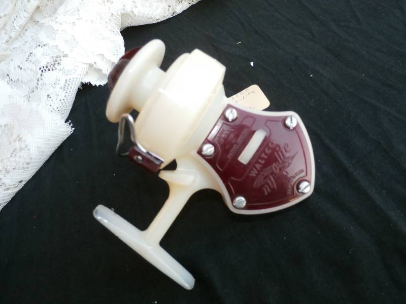 lot 90 image: Waltco - Ny-O-Lite Reel 1952