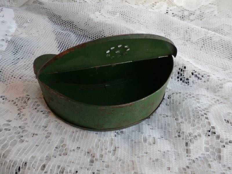 lot 93 image: Unknown Co. - Green Bait Box