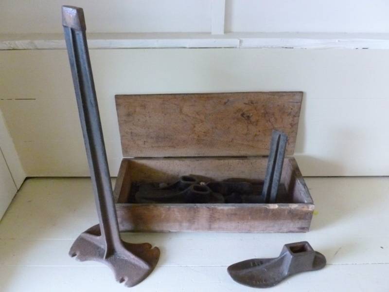 Antique Shoe Cobblers Set