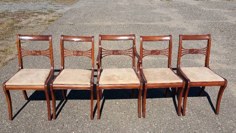lot 8 image: Set of (5) Dining Chairs