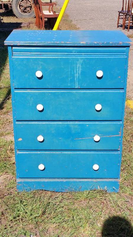 lot 10 image: Vintage 5 Drawer Blue Childrens Dresser