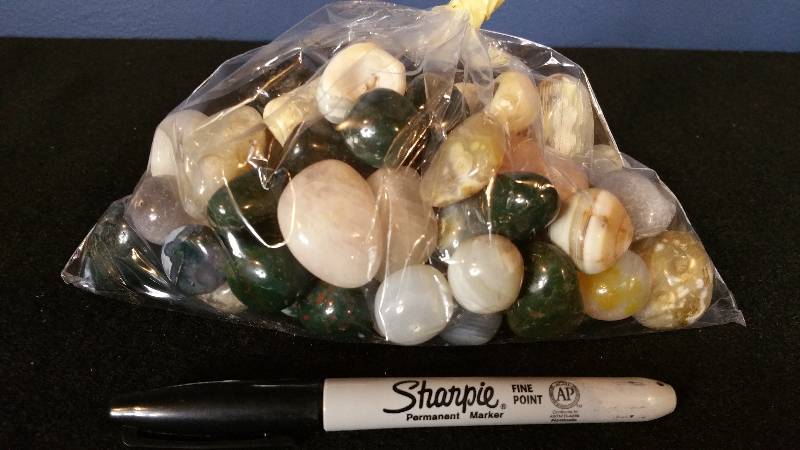 lot 32 image: Polished Rock & Mineral Mixed Bag