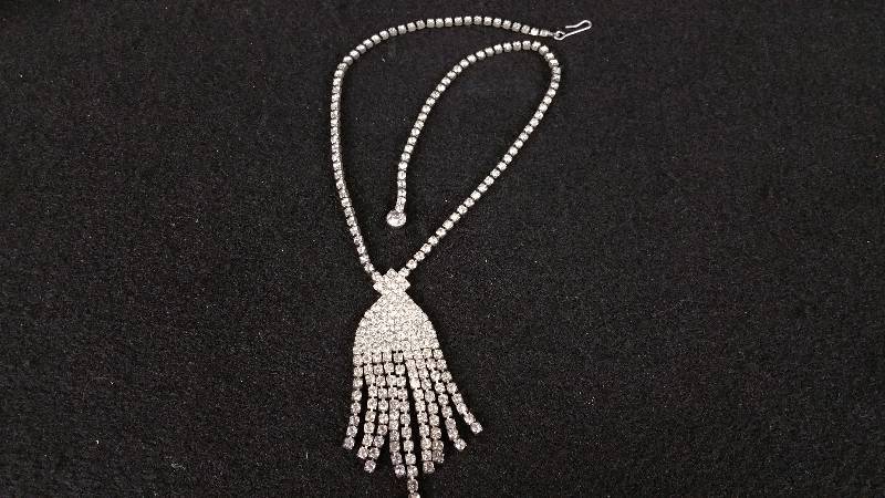 lot 65 image: Flashy Vintage Rhinestone Necklace