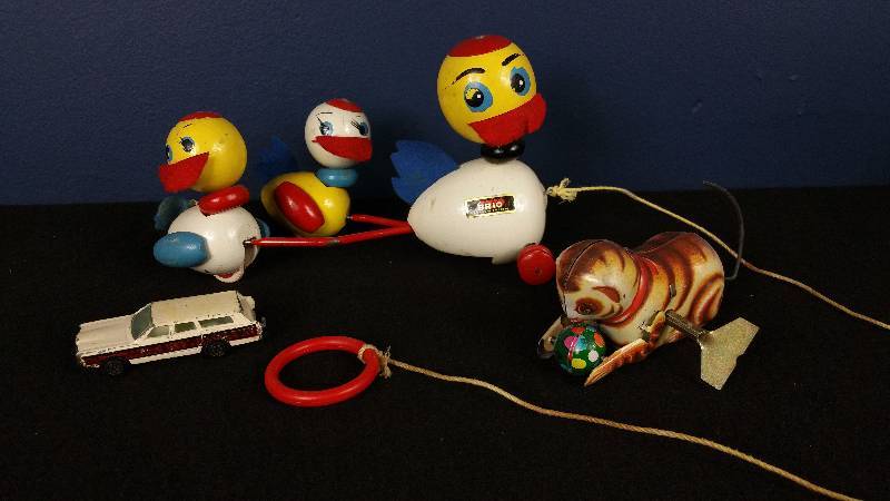 lot 76 image: Vintage Toys