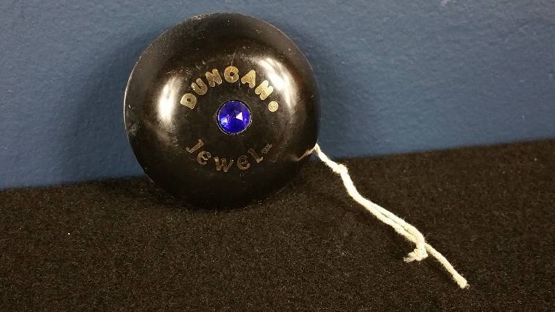 lot 84 image: Vintage Duncan Jewel Yo-Yo