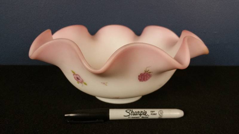 lot 93 image: Vintage Fenton Burmese Handpainted Ruffled Bowl
