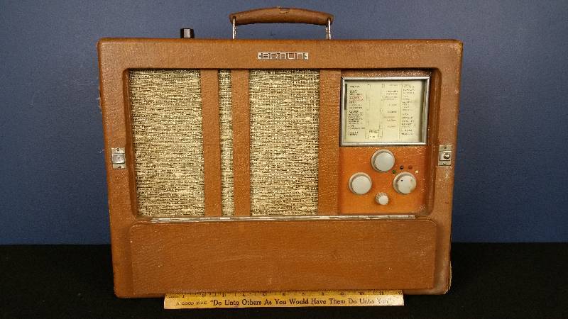 lot 113 image: WWII German Officers Field Radio