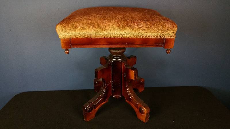 lot 122 image: Antique Swivel Adjustable Piano Stool
