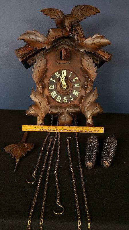 lot 124 image: Antique American Cuckoo Clock Co. Cuckoo Clock