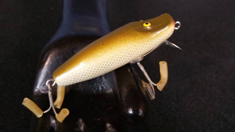 lot 129 image: Vintage Paw-Paw Painted Wooden Fishing Lure
