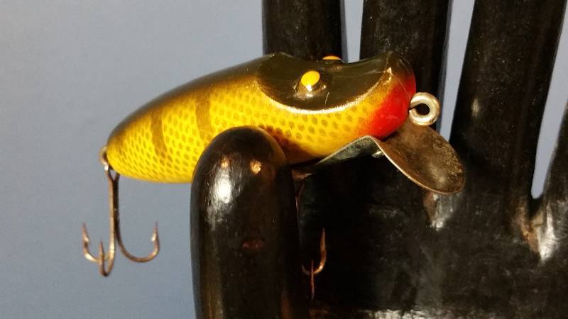 lot 131 image: Vintage Paw-Paw Painted Wooden Fishing Lure