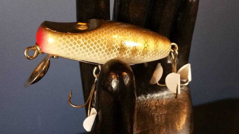 lot 132 image: Vintage Paw-Paw Painted Wooden Fishing Lure
