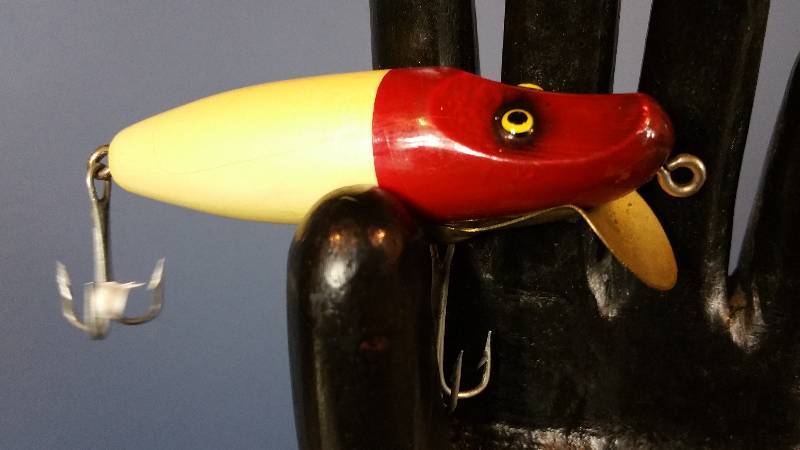 lot 133 image: Vintage Paw-Paw Painted Wooden Fishing Lure