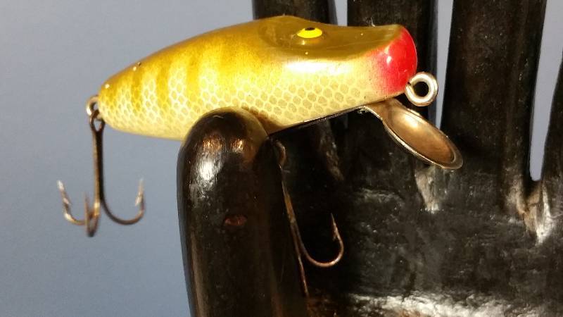 lot 134 image: Vintage Paw-Paw Painted Wooden Fishing Lure