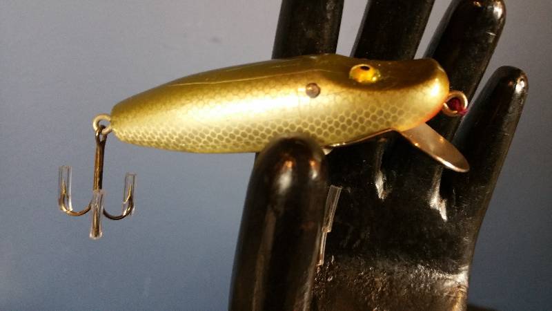 lot 140 image: Vintage Paw-Paw Painted Wooden Fishing Lure