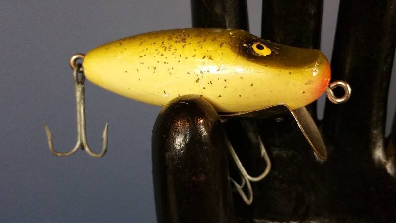 lot 144 image: Vintage Paw-Paw Painted Wooden Fishing Lure