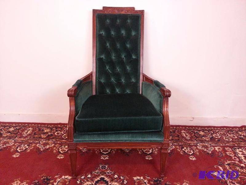 lot 18 image: Vintage High-back Chair