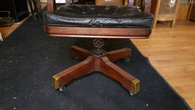 lot 181 image: Antique Milwaukee Chair Co. Executive Chair