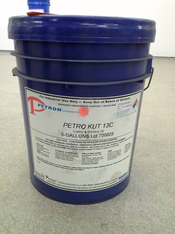 lot 40 image: Petron Petro Kut 13C Cutting & Grinding Oil - 5 Gallons