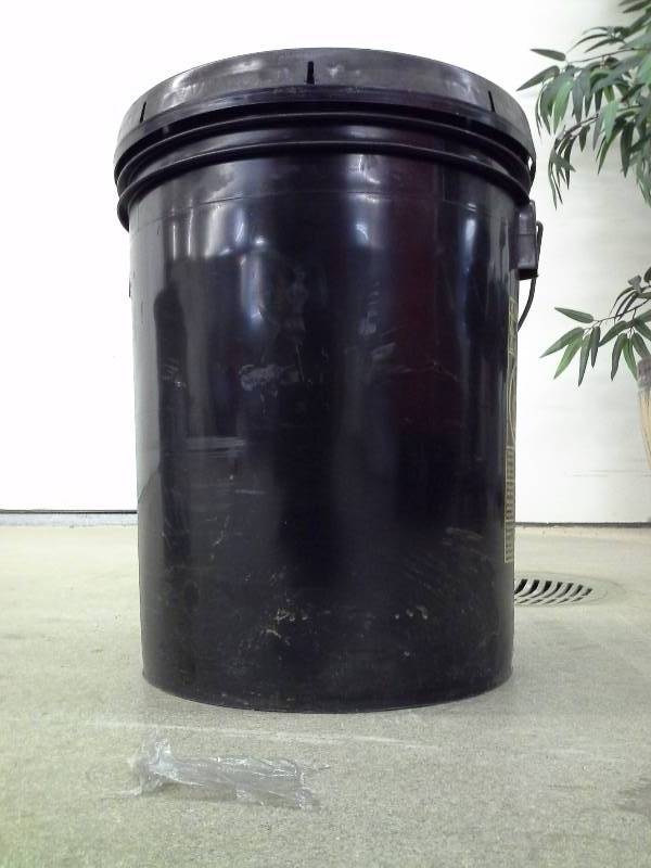 lot 70 image: Mack Bulldog All-Weather Hydraulic Oil 3 - 5 Gallons