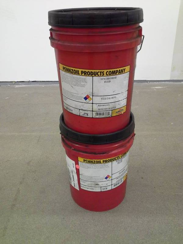 lot 83 image: Pennzoil Synchromesh Fluid - 10 Gallons