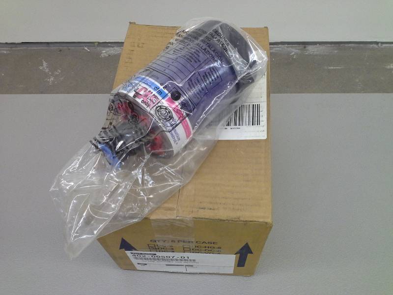 lot 141 image: DES Case Disposable Tank Breathers Quantity 6