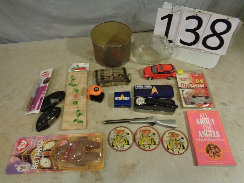 lot 138 image: Collectibles