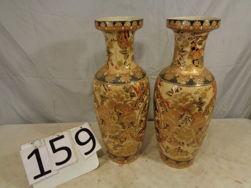 lot 159 image: 2 Beautiful Vases