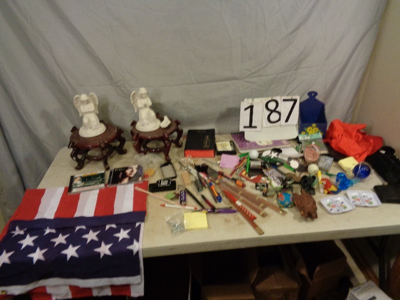 lot 187 image: Junk Drawer Lot