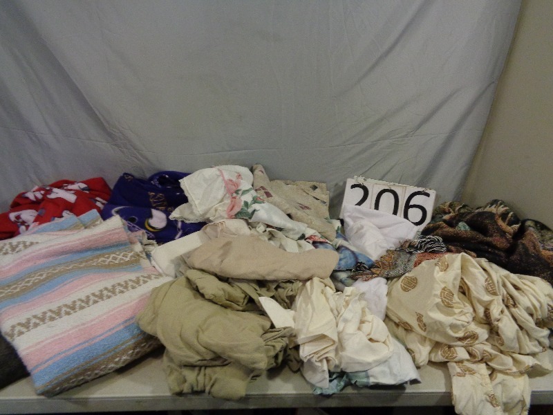 lot 206 image: Linens