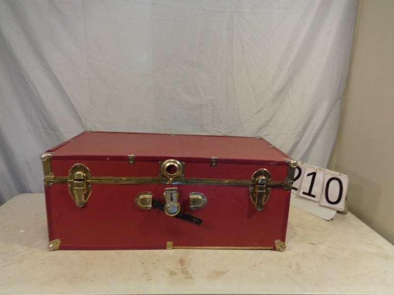 lot 210 image: Trunk