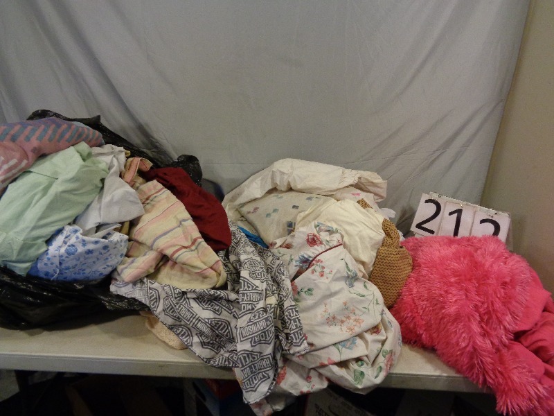 lot 212 image: Linens