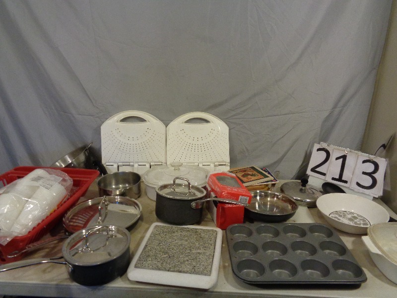 lot 213 image: Kitchen Items
