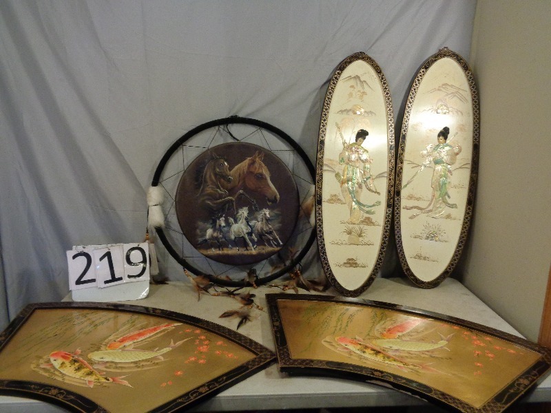 lot 219 image: Wall Decor
