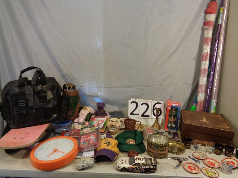 lot 226 image: Household Items