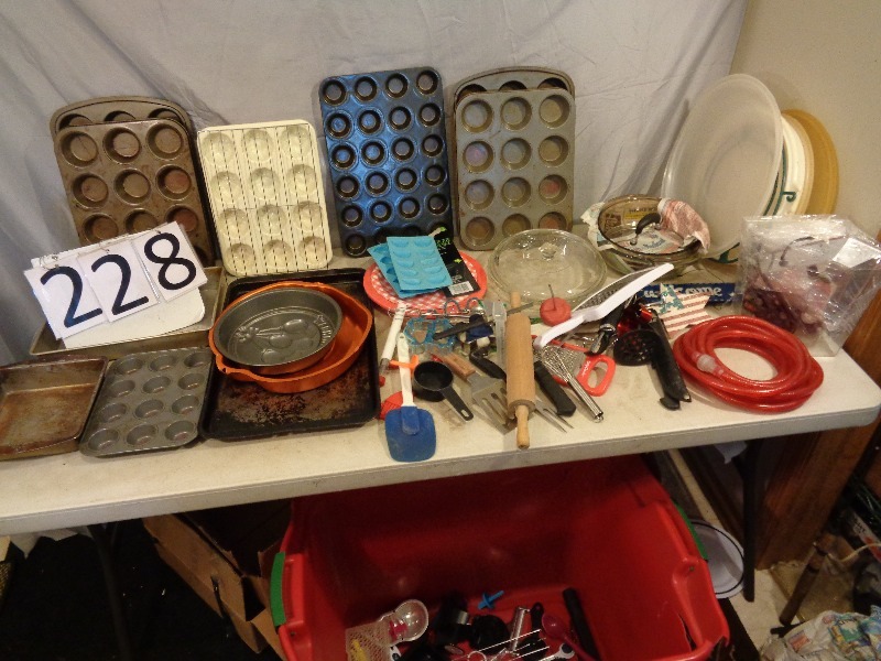 lot 228 image: Muffin Pans, Pans, and More
