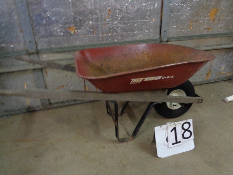 lot 18 image: True Temper Wheelbarrow