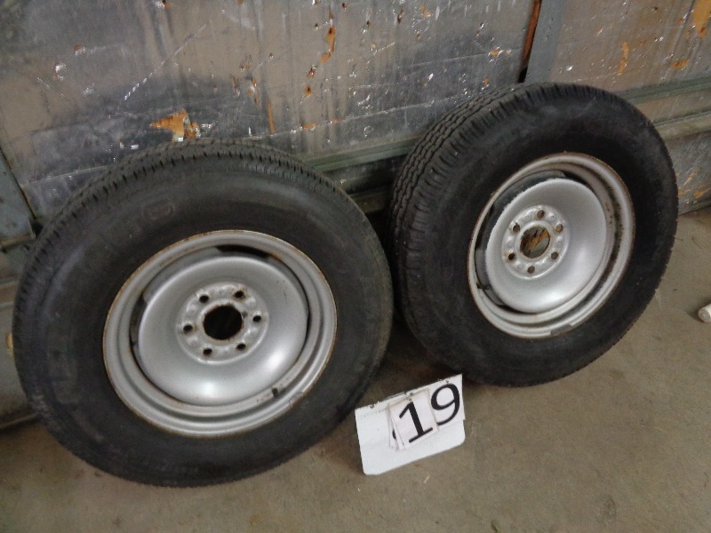lot 19 image: LT 22575R16 Tires and Wheels