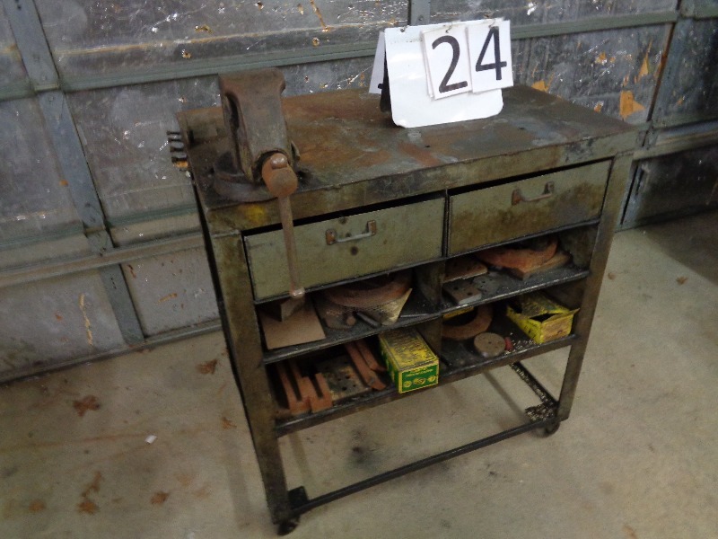lot 24 image: Rolling Steel Work Bench with Vise