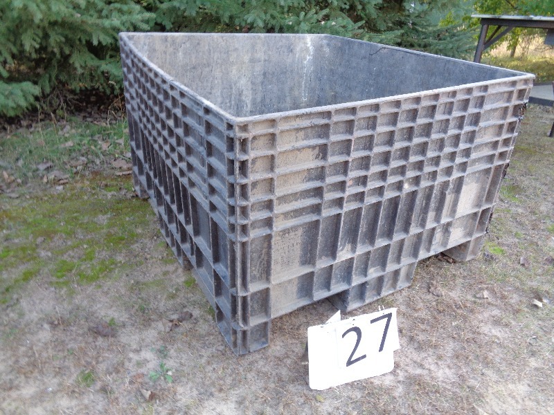 lot 27 image: Gaylord Box