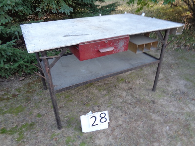 lot 28 image: Welding Table