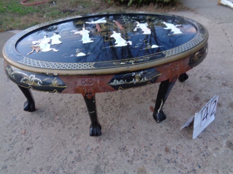 lot 42 image: Oval Coffee Table