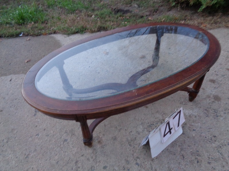 lot 47 image: Coffee Table