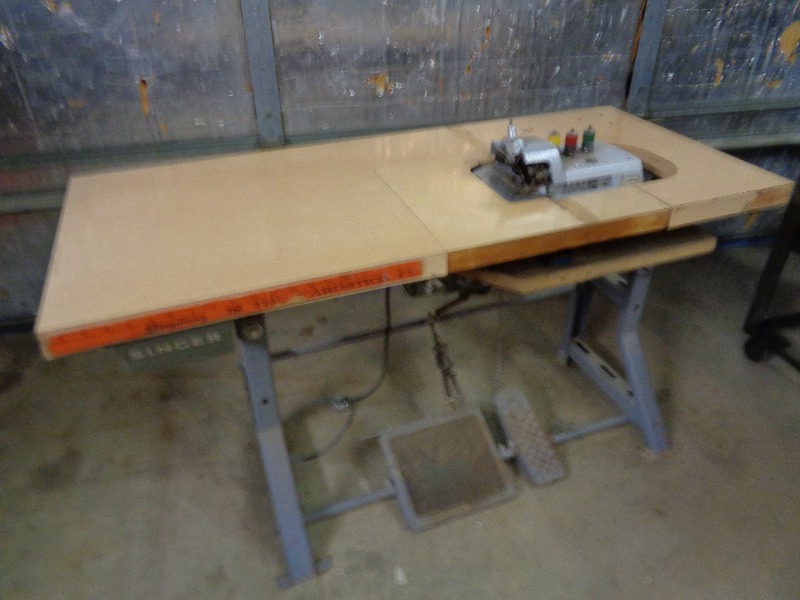 lot 14 image: Industrial Singer Sewing Machine